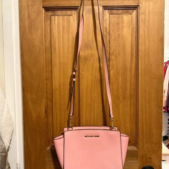 Michael Kors crossbody purse - Picture 2 of 3